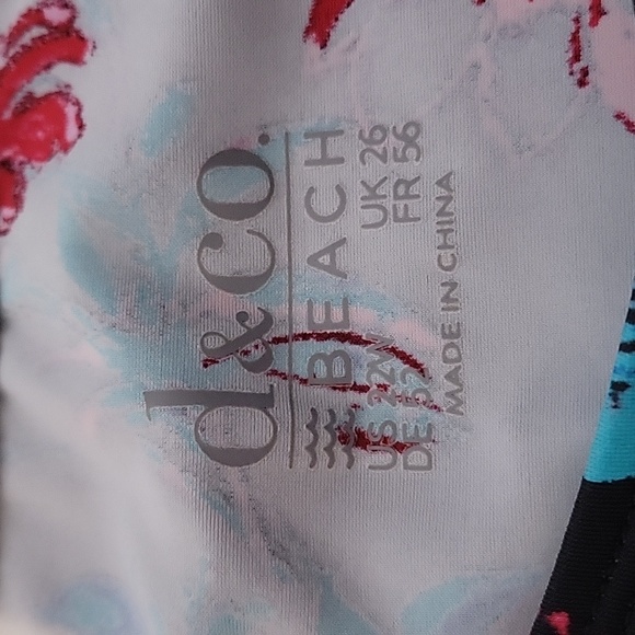 D&Co 22W floral swim dress with capped sleeves and built in cups - Picture 2 of 7